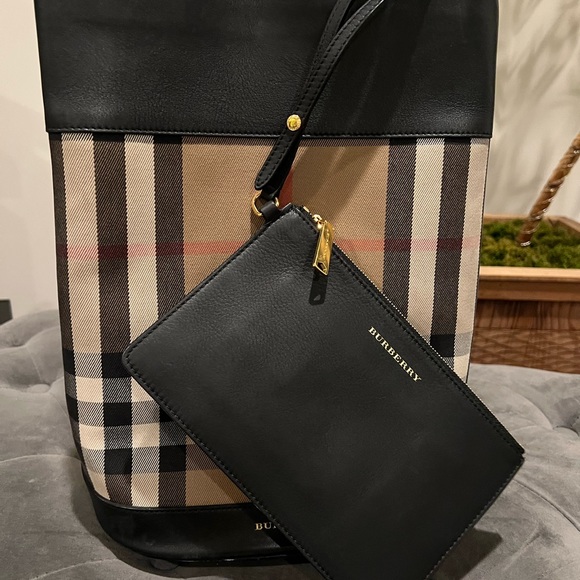 Authentic Burberry Bucket Bag - Picture 6 of 7